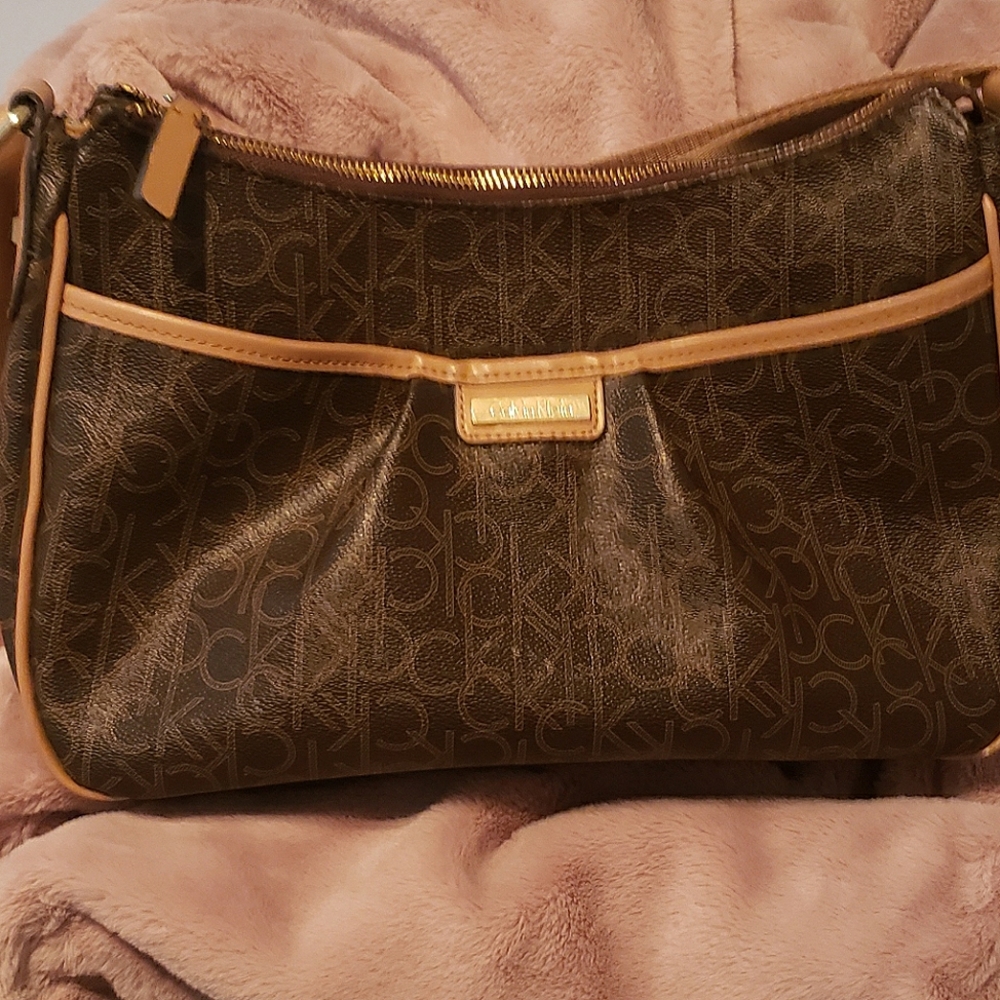 Calvin Klein Signature Shoulder Bag